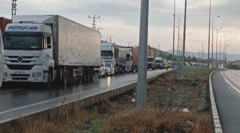 Kayseri - Niğde karayolu sel nedeniyle ulaşıma kapandı
