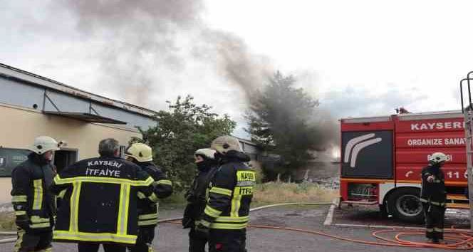 Kayseri’de fabrika yangını kontrol altına alındı