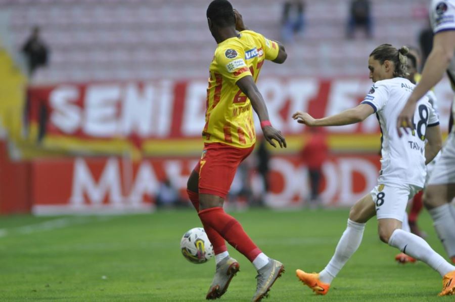 Spor Toto Süper Lig: Kayserispor: 0 - Ankaragücü: 1 (İlk yarı)