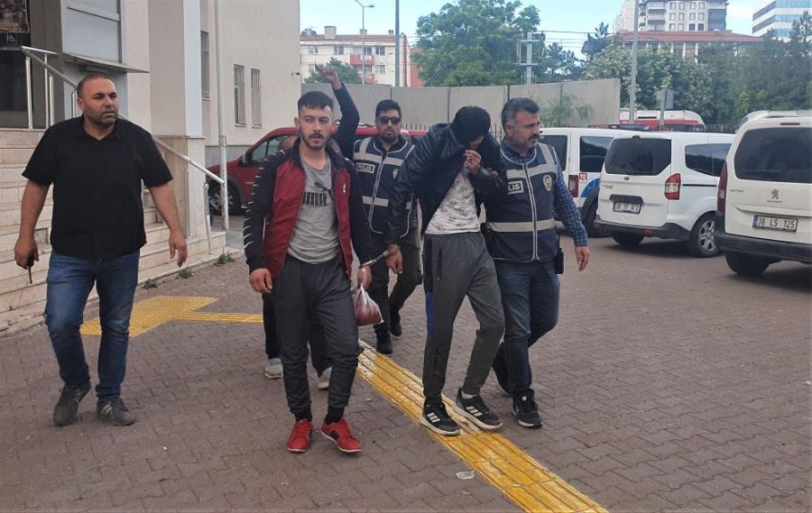 Kayseri polisi aranan şahıslara göz açtırmıyor: 33 gözaltı