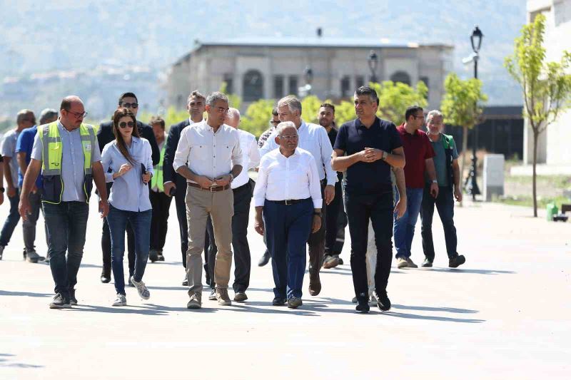 Başkan Büyükkılıç Recep Tayyip Erdoğan Millet Bahçesi’ndeki Çalışmaları İnceledi
