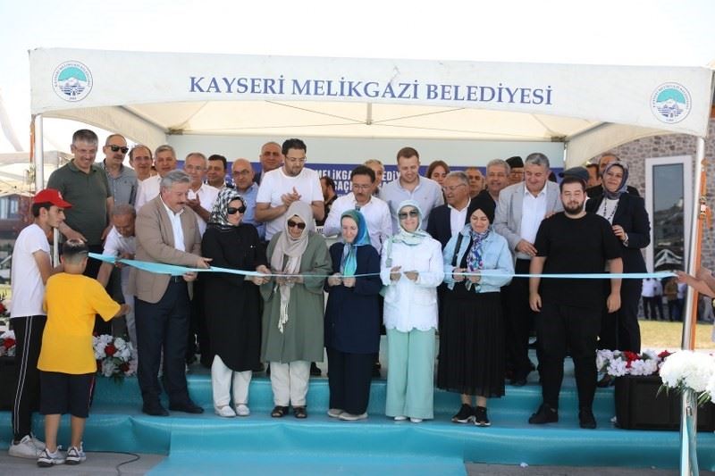 Mimarisiyle Kayseri’de tek olan Saçmacı Cami ibadete açıldı
