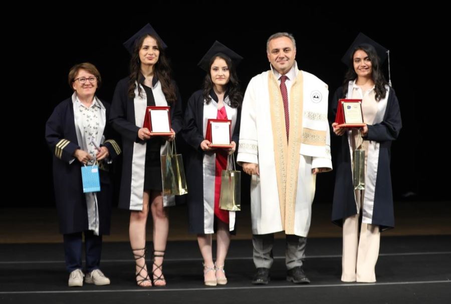 ERÜ Sağlık Bilimleri Fakültesi’nden 278 öğrenci mezun oldu