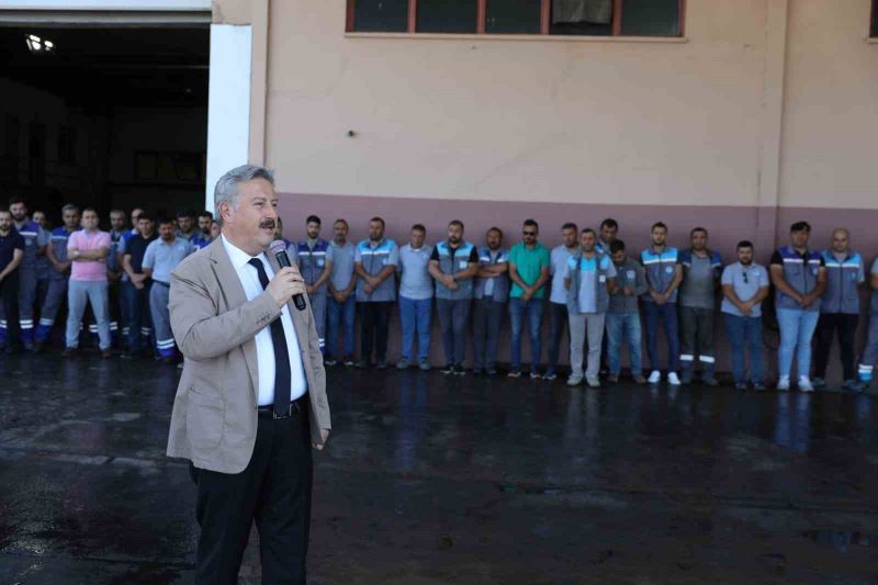 Başkan Palancıoğlu Belediye Çalışanlarıyla Bayramlaştı
