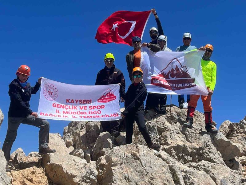 Kayserili Dağcılar bu kez Munzur Dağı’na tırmandı
