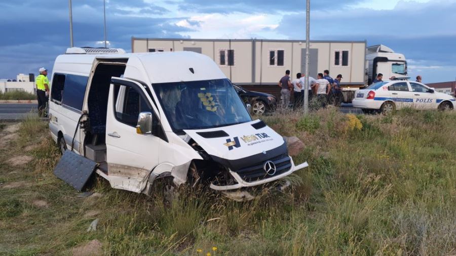 Kayseri’de 21 kişinin yaralandığı feci kaza kamerada