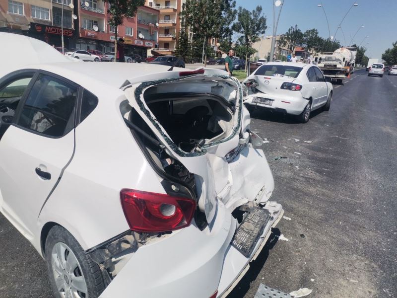 Kayseri’de Zincirleme Trafik Kazası
