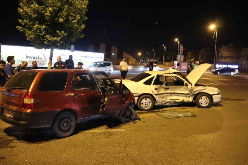 Kayseri’de otomobiller çarpıştı: 1’i ağır 5 yaralı
