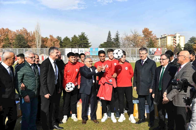 Büyükşehir, Amatör Spor Kulüplerine 1,5 milyon TL’lik malzeme desteği verecek
