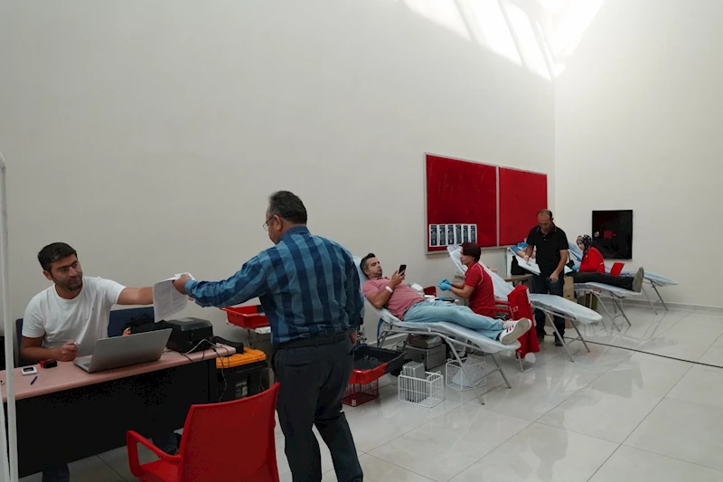 Melikgazi personelinden Kızılay’a kan bağışı
