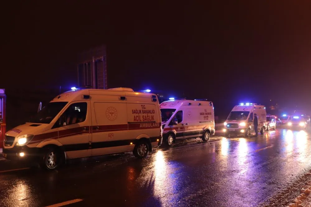 Kayseri’de 3’ü tır 8 araçlı zincirleme trafik kazası: 1’i ağır, 5 yaralı