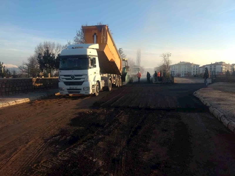 Büyükşehir’den Tomarza’da 15 milyon TL’lik “sıcak asfalt” çalışması
