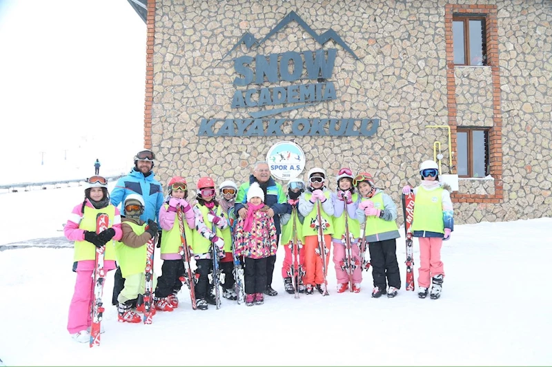 Başkan Büyükkılıç: “Türkiye’nin en büyük kayak okulu Erciyes’te hizmet veriyor”
