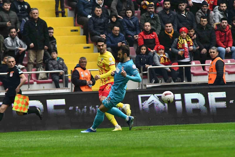Trendyol Süper Lig: Kayserispor: 0 - Sivasspor: 1 (Maç devam ediyor)
