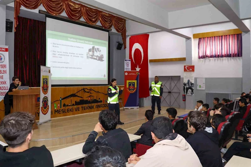 Jandarma’dan öğrencilere ’Uygulamalı Trafik Güvenliği Eğitimi’
