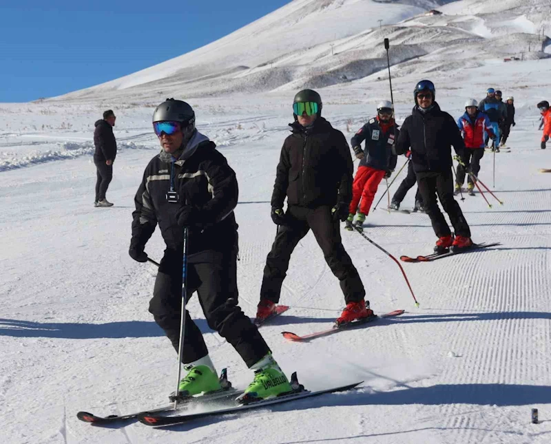 Erciyes’te kayak sezonu başladı
