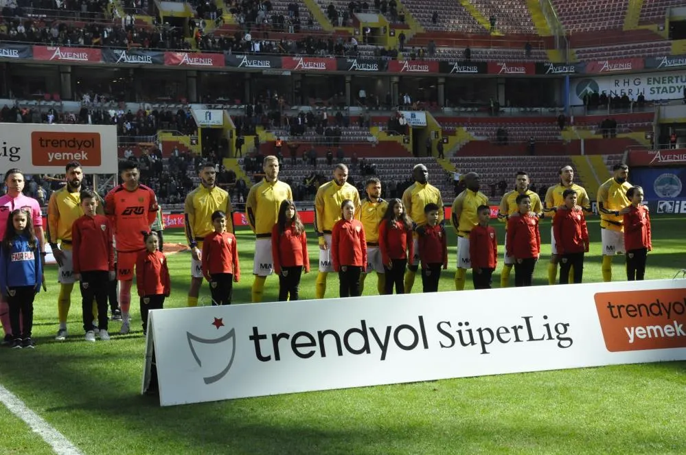 Trendyol Süper Lig: Kayserispor: 0 - Ankaragücü: 2 (İlk yarı)