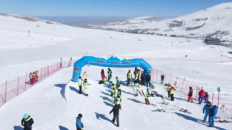 Erciyes’te Diplomatik Kayak ve Snowboard Yarışı yapıldı
