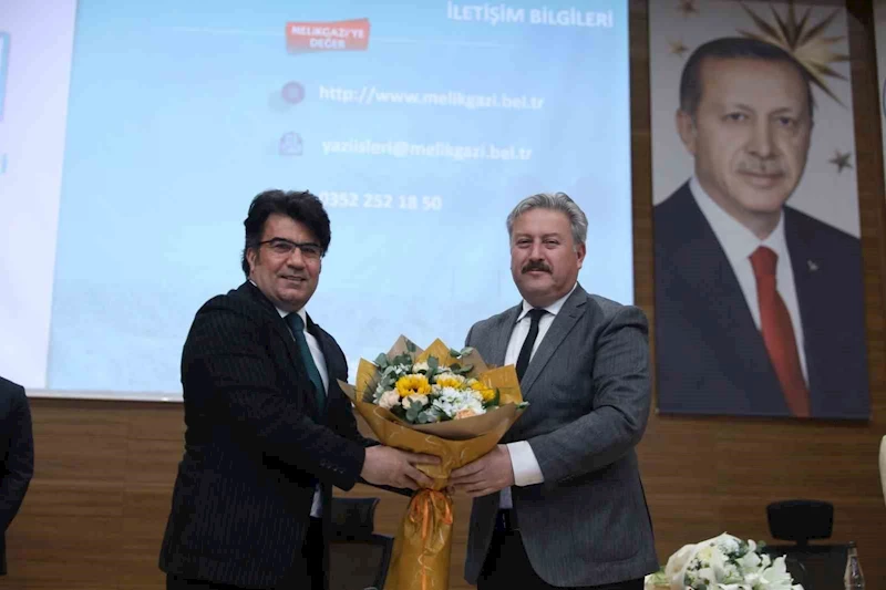 Melikgazi’nin uyum içince çalışan meclis üyeleri Başkan Palancıoğlu’nu tebrik etti
