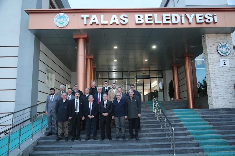 Başkan Büyükkılıç’tan Talas Belediyesi’ne ziyaret
