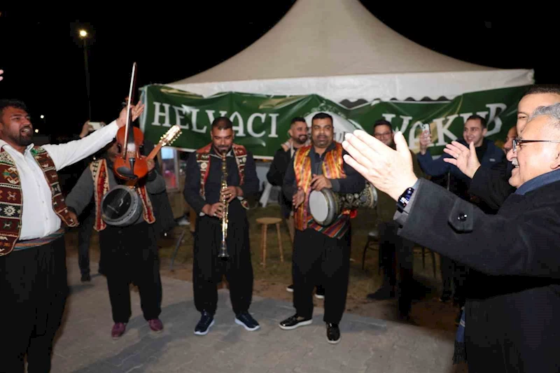 Başkan Büyükkılıç’a Ramazan Etkinliklerinde çalgıcılardan sürpriz beste
