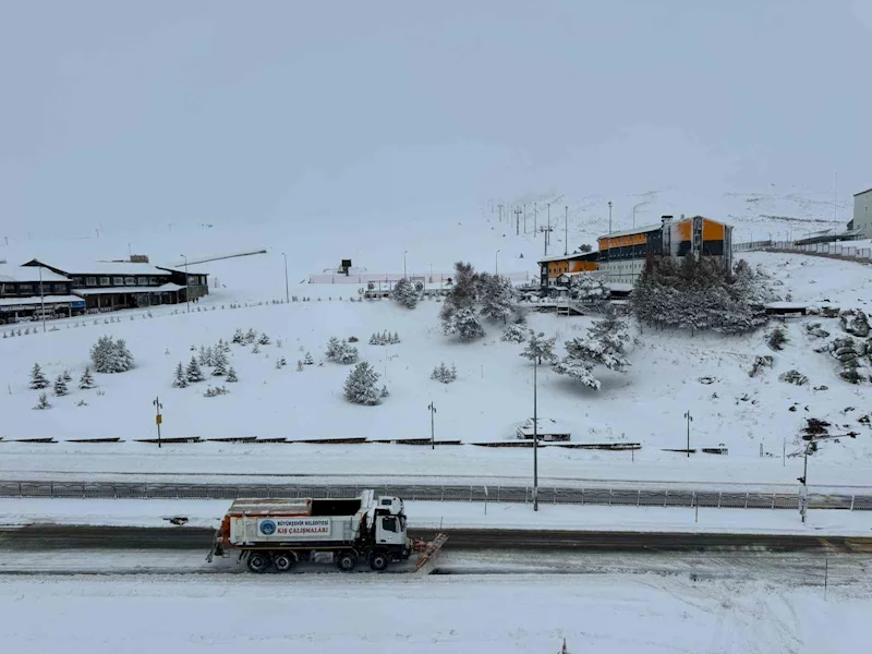 Erciyes’te kar etkili oldu: Kar kalınlığı 110 santime ulaştı
