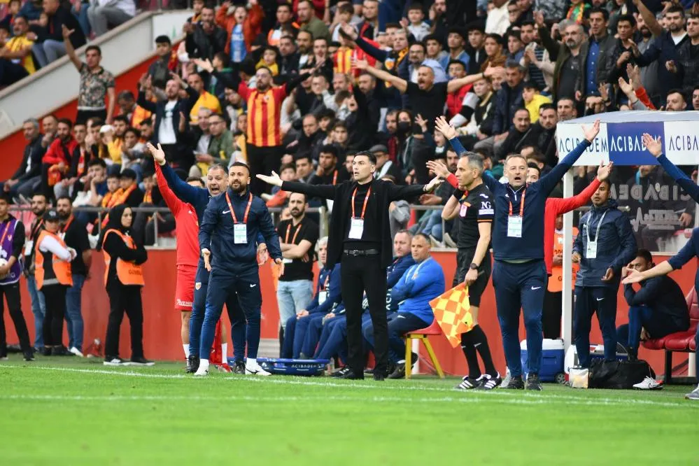 Trendyol Süper Lig: Kayserispor: 0 - Trabzonspor: 1 (Maç devam ediyor)