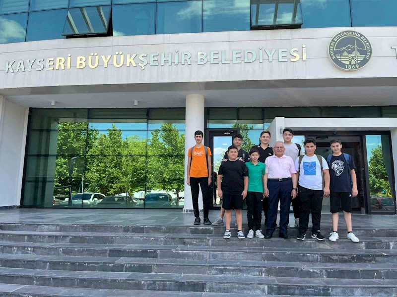 Büyükkılıç, yaz okullarına katılan öğrencilerle bir araya geldi
