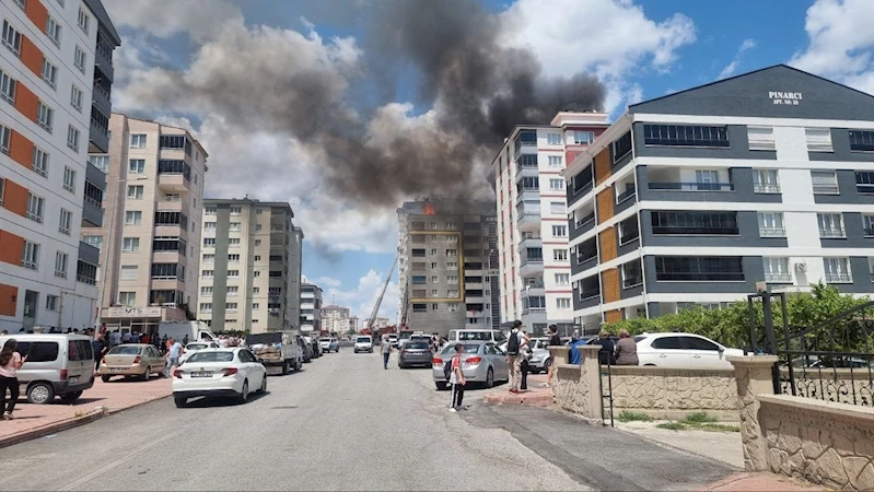 Çatı katında çıkan yangın korkuttu
