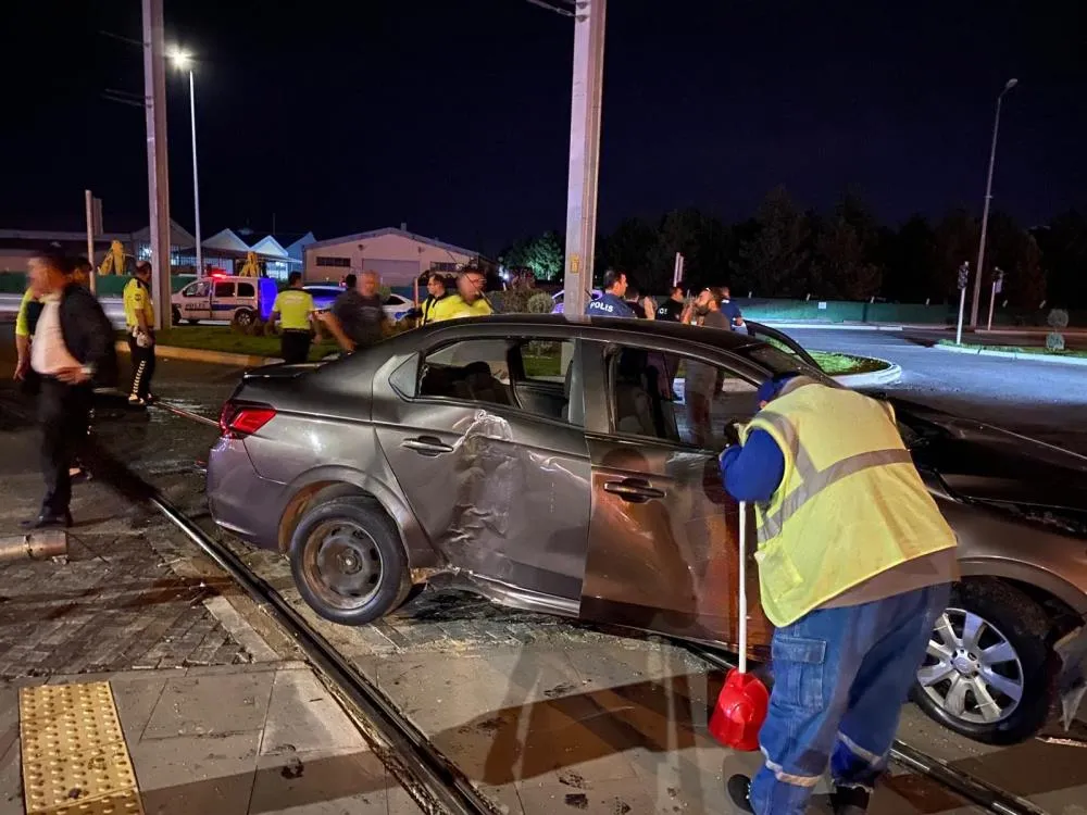 Kayseri’de kazaya karışan otomobilin sürücüsü kaçtı: 5 yaralı