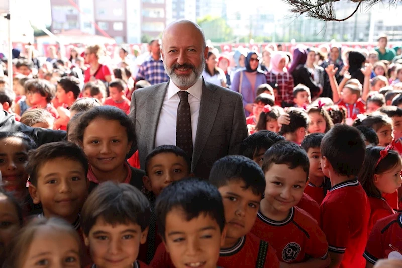 Başkan Çolakbayrakdar: “Eğitim için tüm imkânlarımızı seferber ediyoruz