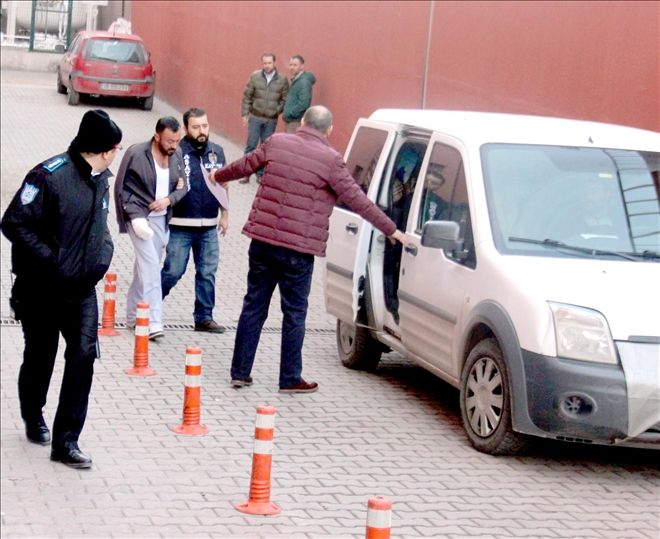 EŞİNİ 8 YERİNDEN  BIÇAKLADI