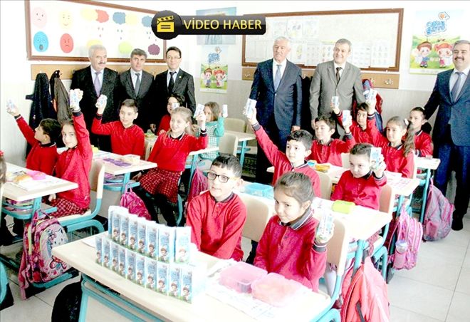 104 bin 590 öğrenciye süt ve kuru üzüm dağıtıldı