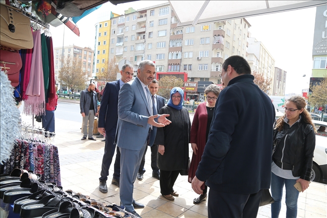 Başkan Çelik esnafları ziyaret etti 