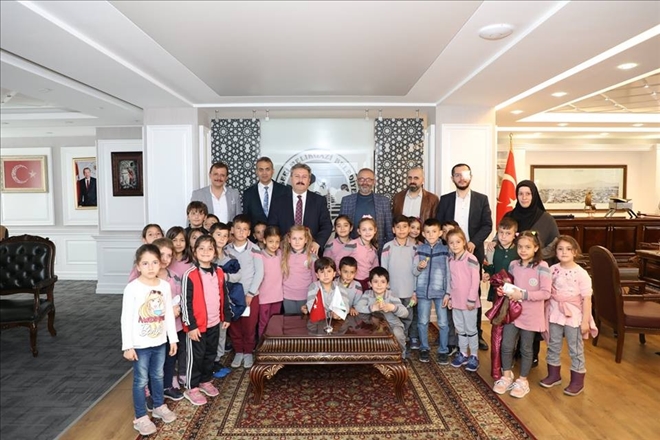 İlkokul öğrencilerinden Başkan Palancıoğlu´na anlamlı ziyaret 