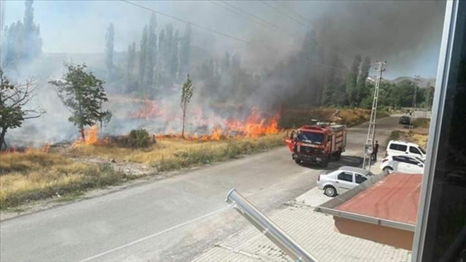 Develi´de bağ yangını 