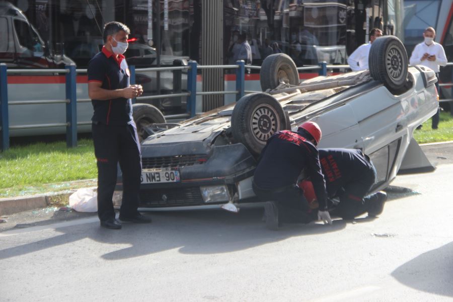 Kayseri’de takla atan otomobilde şans eseri yaralanan olmadı 