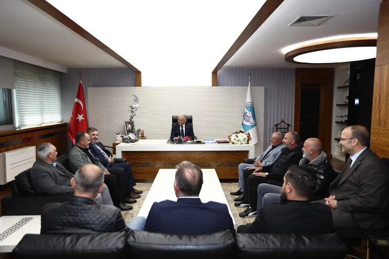 Büyükkılıç, hal esnafını makamında ağırladı
