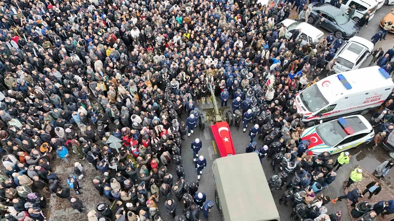 Kayserili binler, şehidini uğurladı
