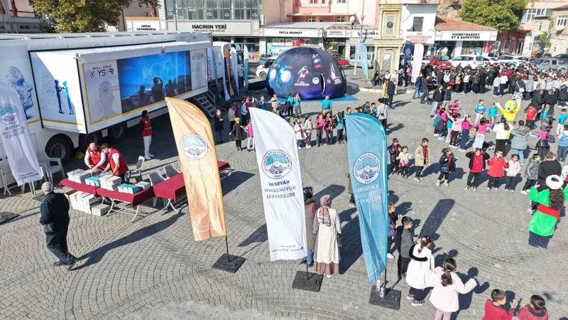 Büyükşehir’in Bilim ve Teknoloji Hizmeti Mobil Dijital Gençlik Merkezinin ilk durağı İncesu oldu
