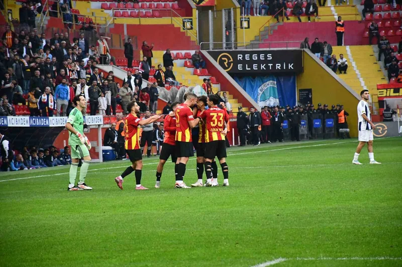 Trendyol Süper Lig: Kayserispor: 1 - Kasımpaşa: 1 (Maç devam ediyor)
