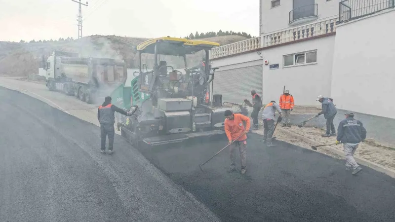 Büyükşehir’den Özvatan Küpeli Mahallesi’nde 5 bin 300 ton sıcak asfalt ile konforlu ulaşım

