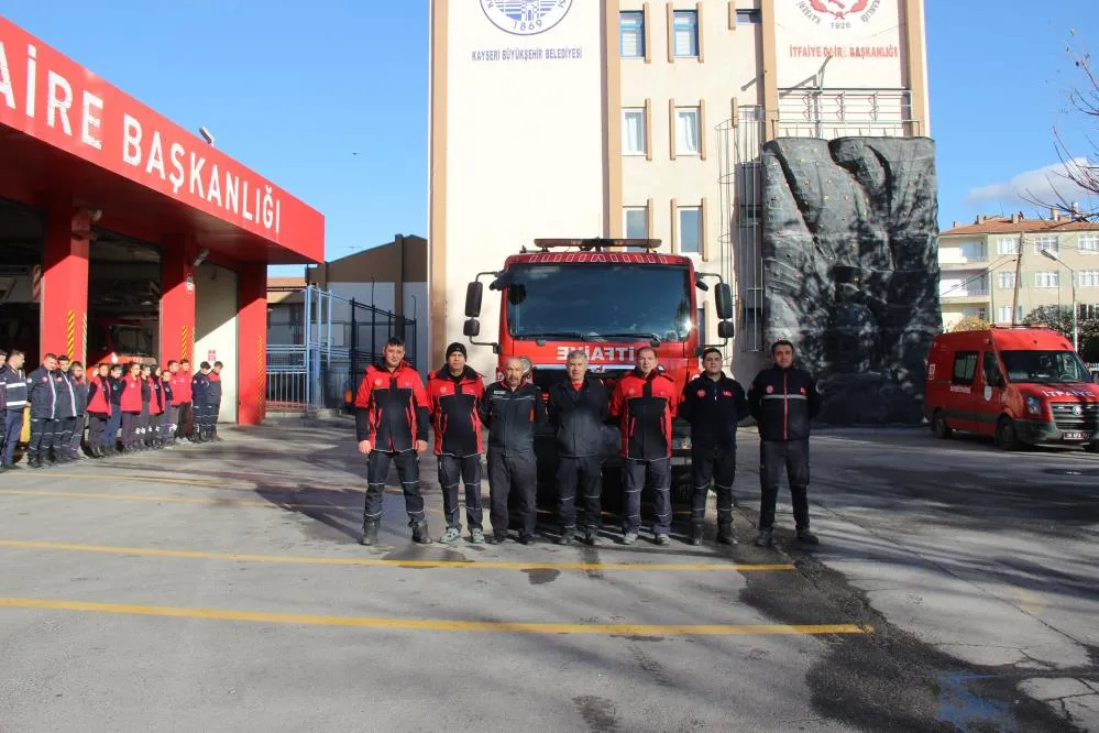 Kayseri Büyükşehir İtfaiyesi, Kırıkkale’deki kimya fabrikası yangınına destek için harekete geçti
