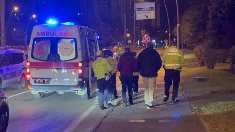 Uygulamadan polise çarpıp kaçtı, şüphelinin aracı 1 kilometre uzaklıkta park halinde bulundu
