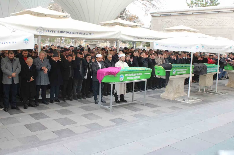 Nuray Tekinsoy toprağa verildi
