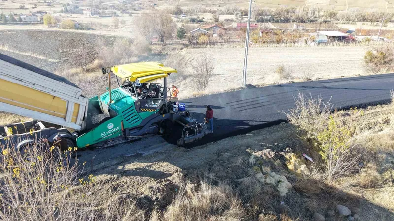 Höbek mahallesine 8 bin 600 tonluk sıcak asfalt
