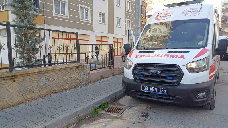 Kayseri’de 8. kattan düşen kadın öldü
