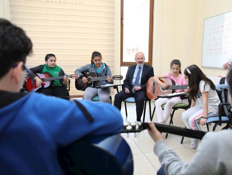 Başkan Çolakbayrakdar: Geleceğin güçlü Türkiye’sine hazır nesiller yetiştiriyoruz