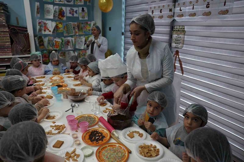 Miniklere özgü kütüphanede ’Kurabiyemi Tasarlıyorum’ etkinliği
