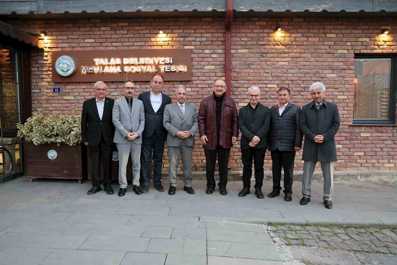 Mehmet Özhaseki Talas’ın İkram Sofrası’nda
